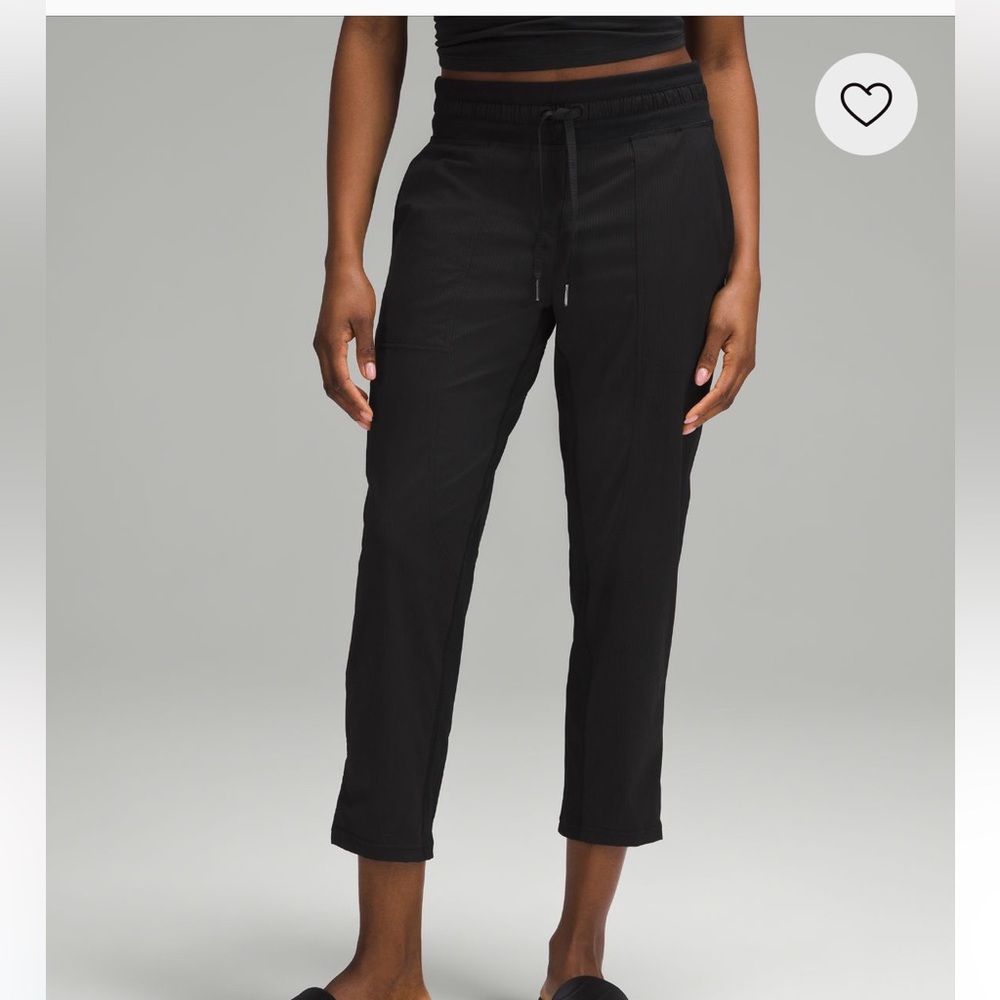 Lululemon Dance Studio MR Crop